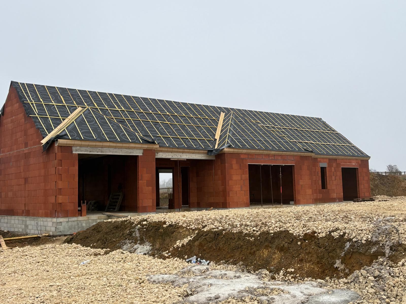 Quand Faut-il Refaire sa Toiture ? Les Signes à Surveiller